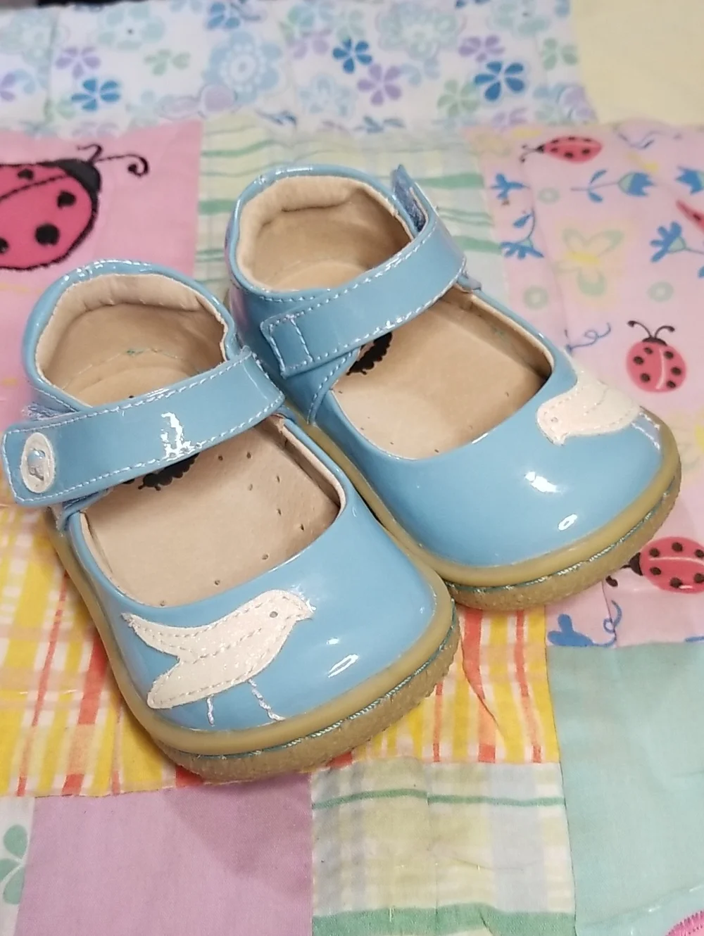 Livie & Luca Baby Blue Patent Leather Mary Janes with Glitter Bird Size 4 Pio